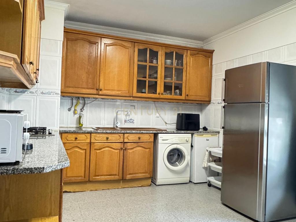 T4 com uma área de 150 m2 localizado em Massamá - Image 11